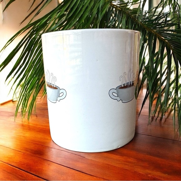 F.R.I.E.N.D.S Central Perk Oversized 20oz Coffee Mug – Silver Buffalo - Picture 4 of 10